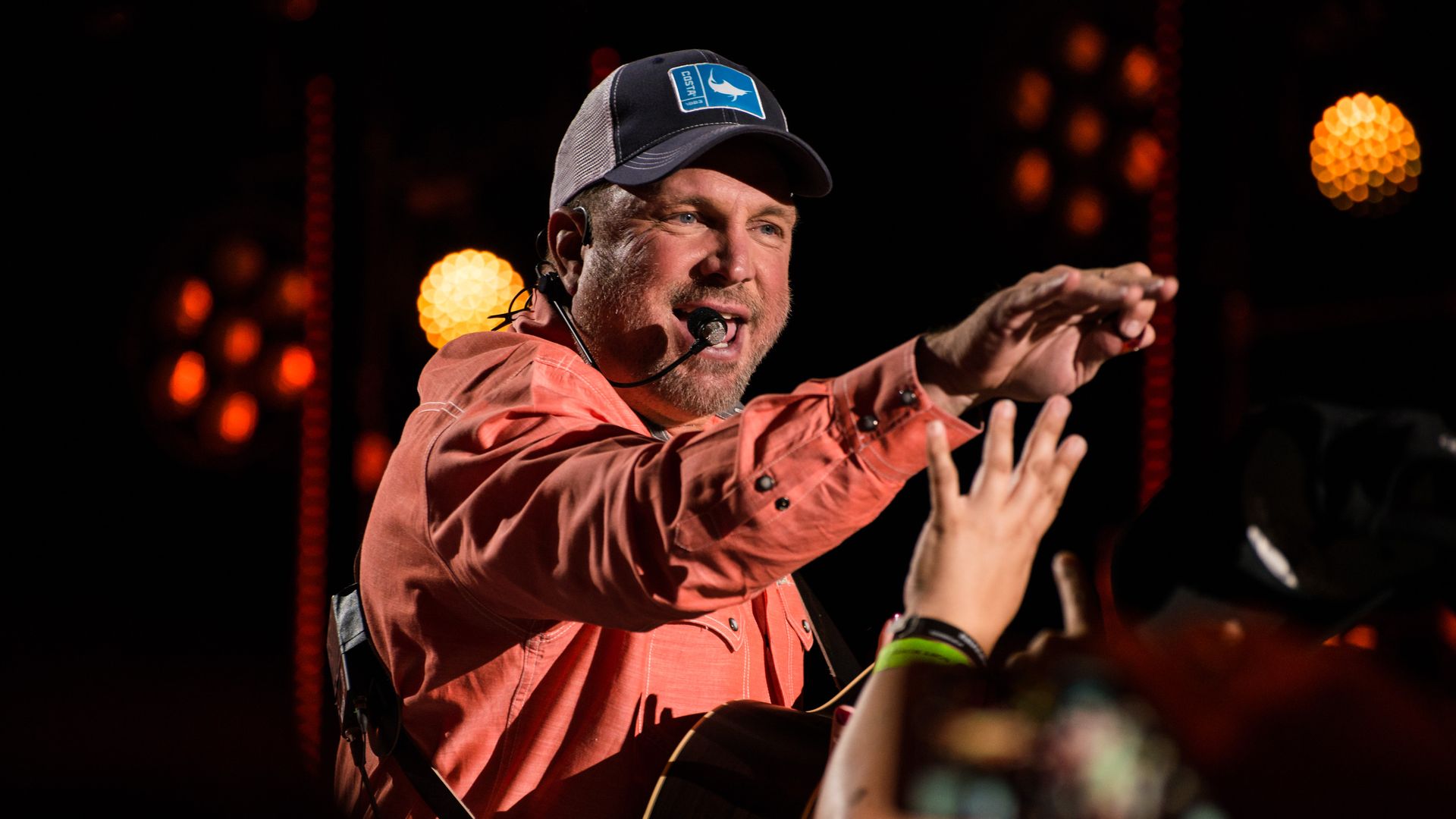 Garth Brooks performing.
