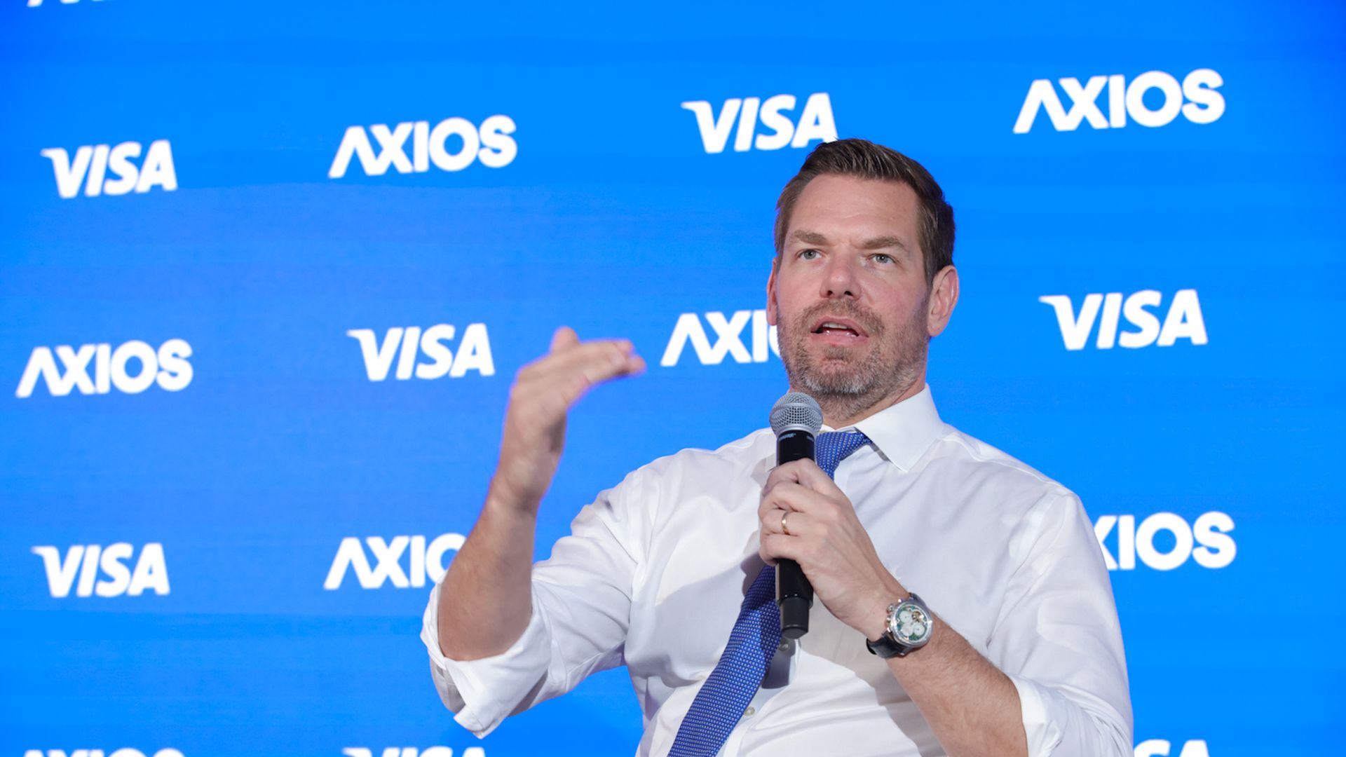 Rep. Swalwell speaking to the audience. 