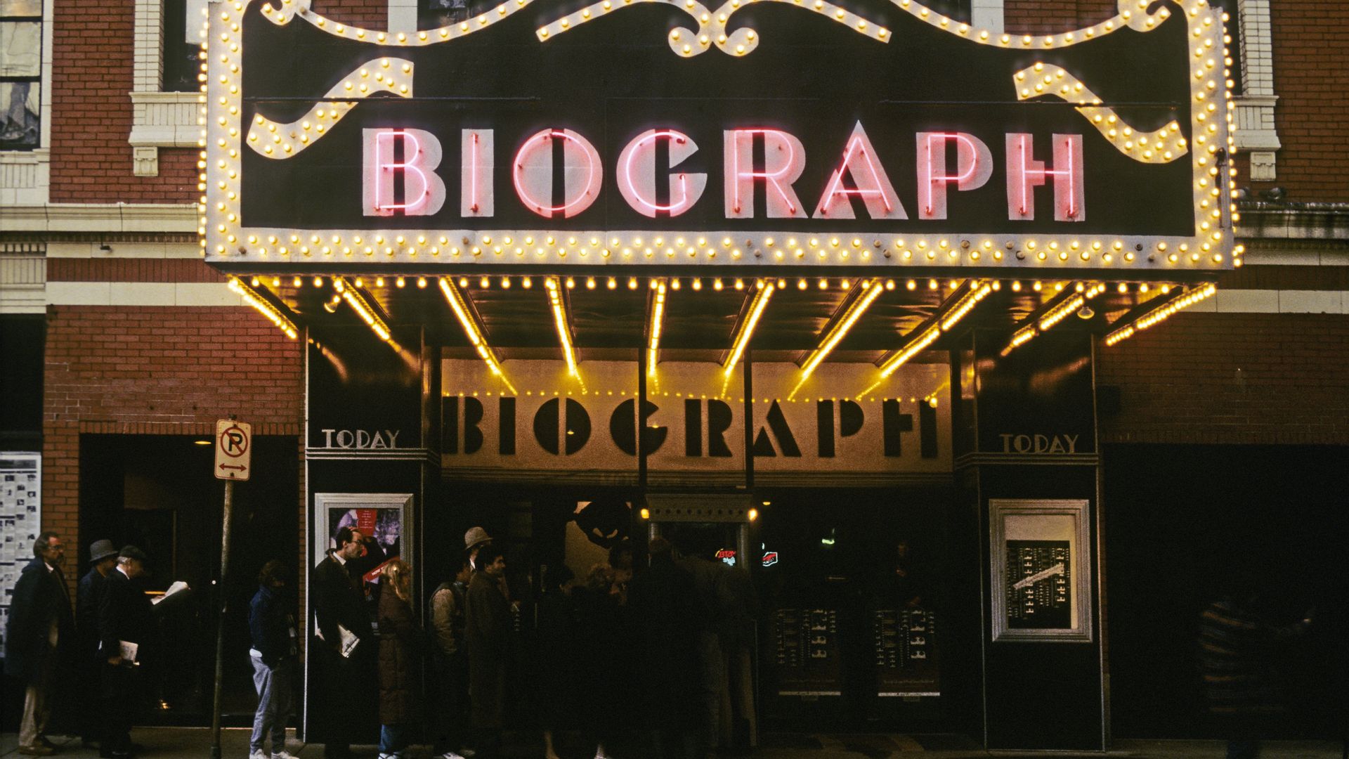 Exterior view of the Biograph Theater on November 5, 1987. Photo: Santi Visalli/Getty Images