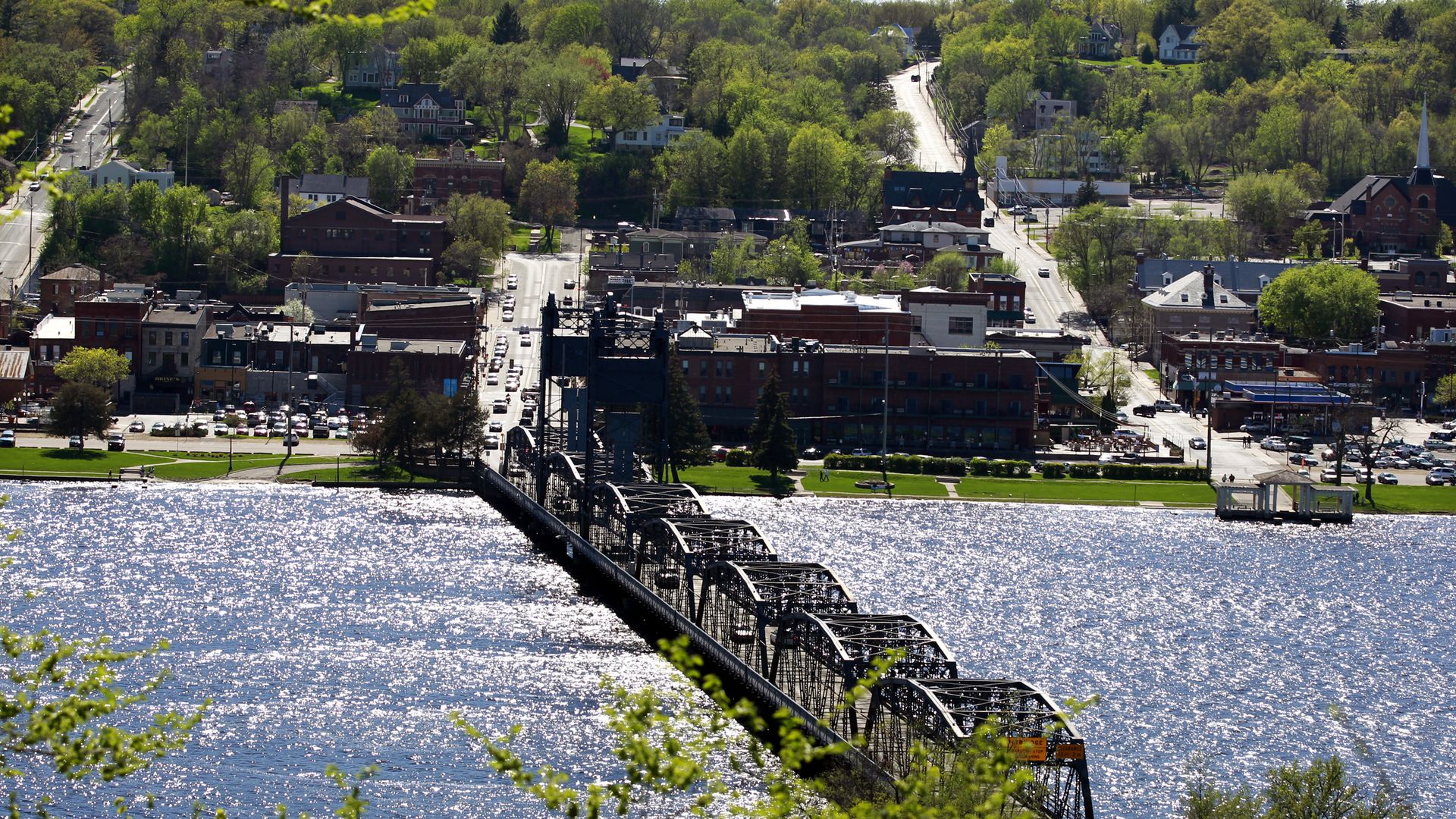 stillwater-eyes-change-to-paid-parking-spots-on-main-street-axios