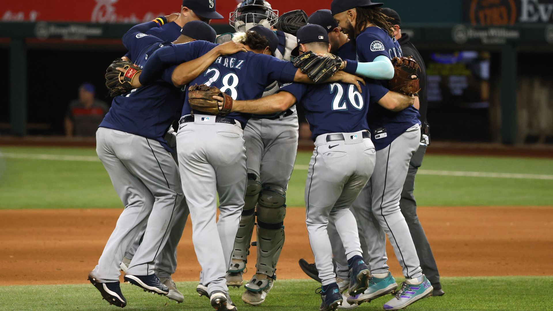 Mariners celebrating