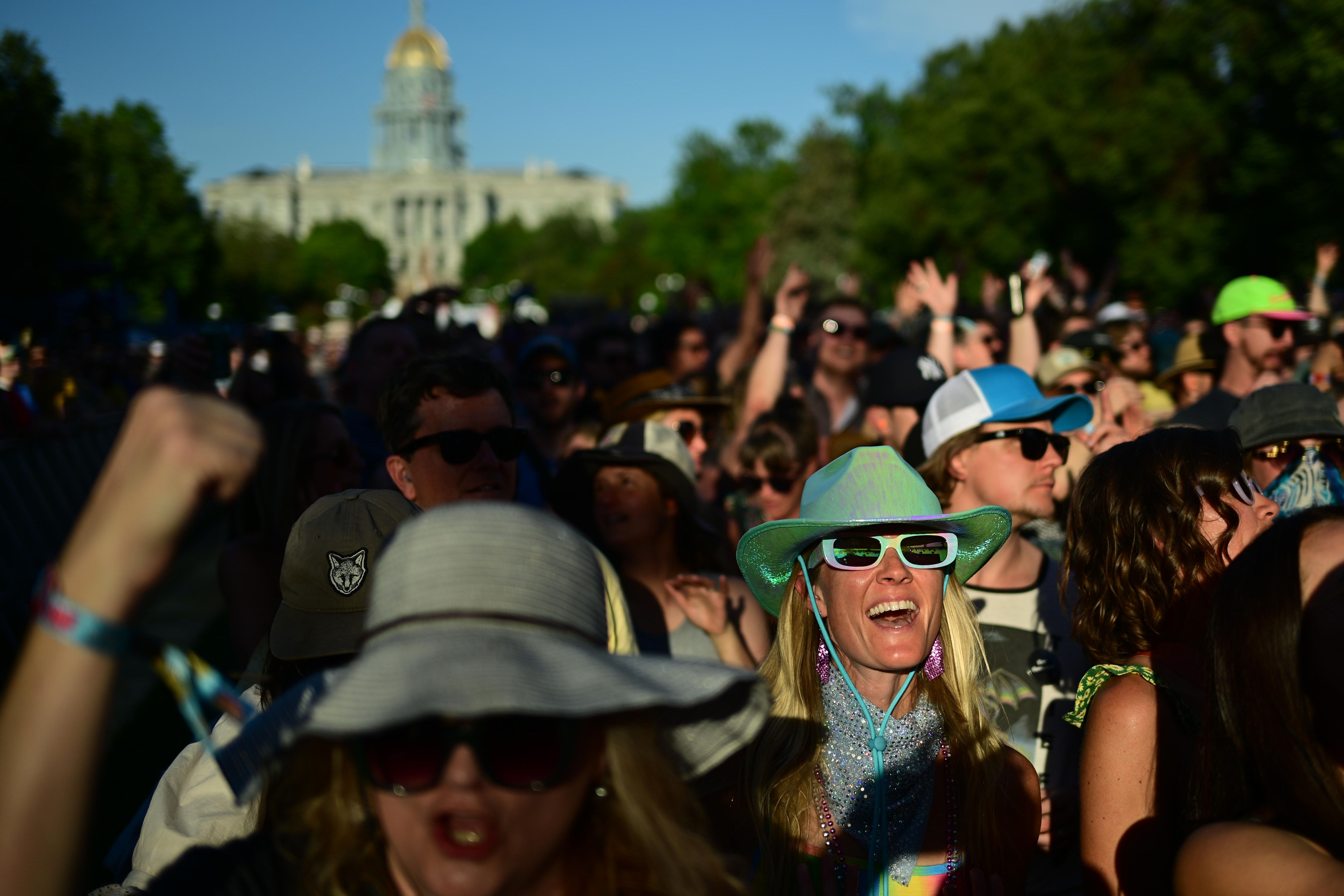 axios.com - Esteban L. Hernandez - 2025 marks record tourist spending in Denver