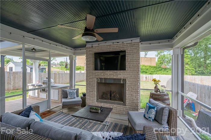 2032 Wilmore Dr,outdoor living