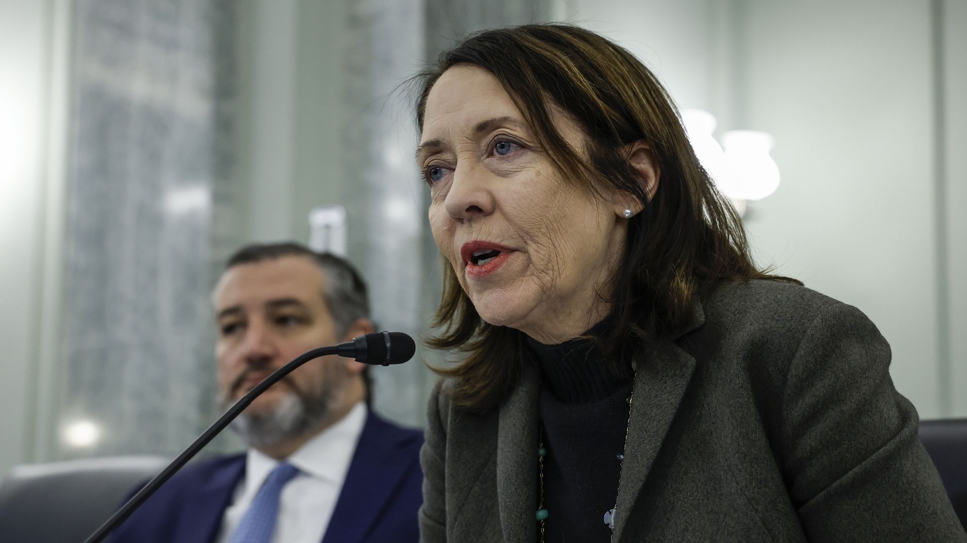 Senators Maria Cantwell and Ted Cruz at a Commerce Committee hearing