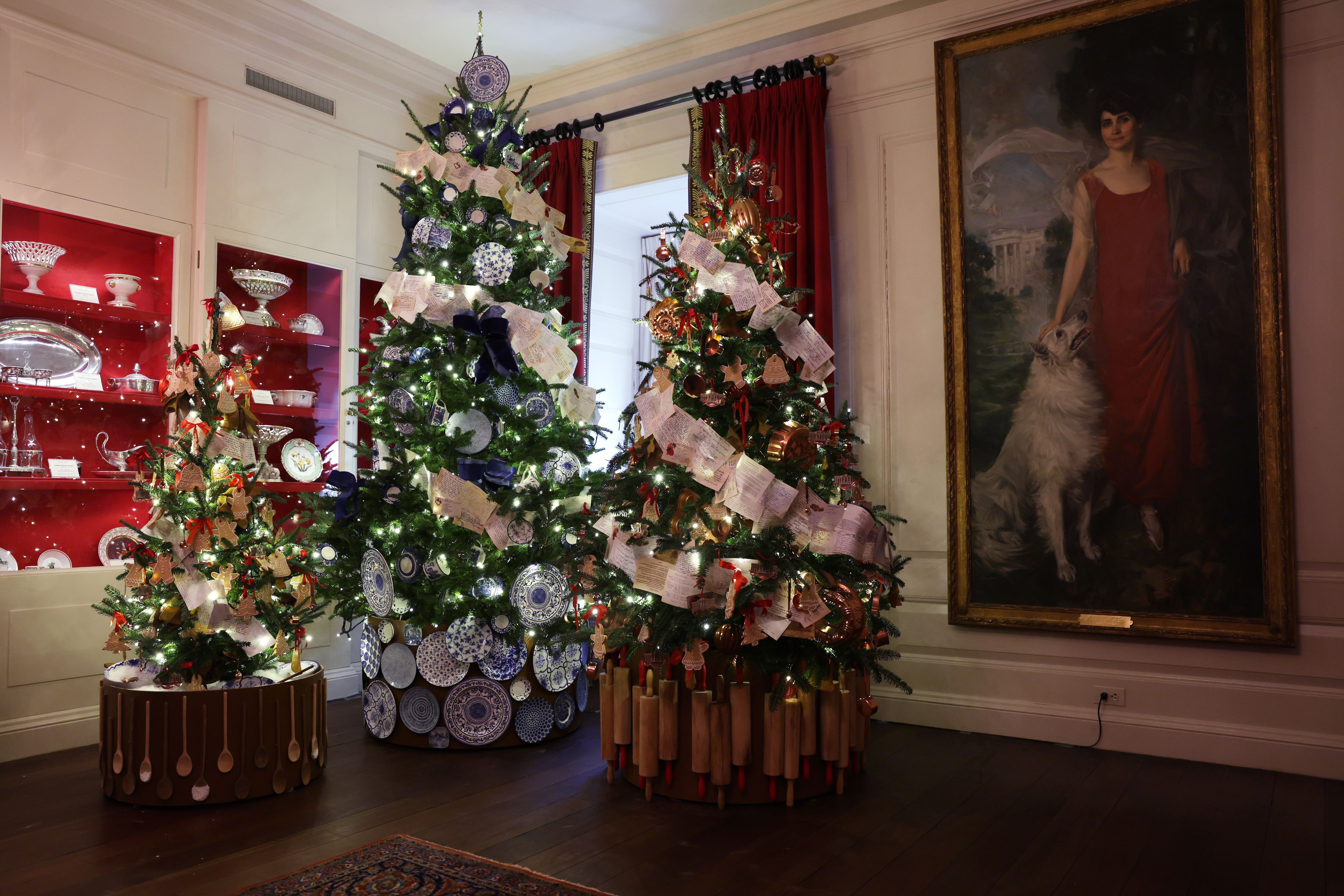 Photos: White House 2023 holiday decorations - Axios Washington D.C.