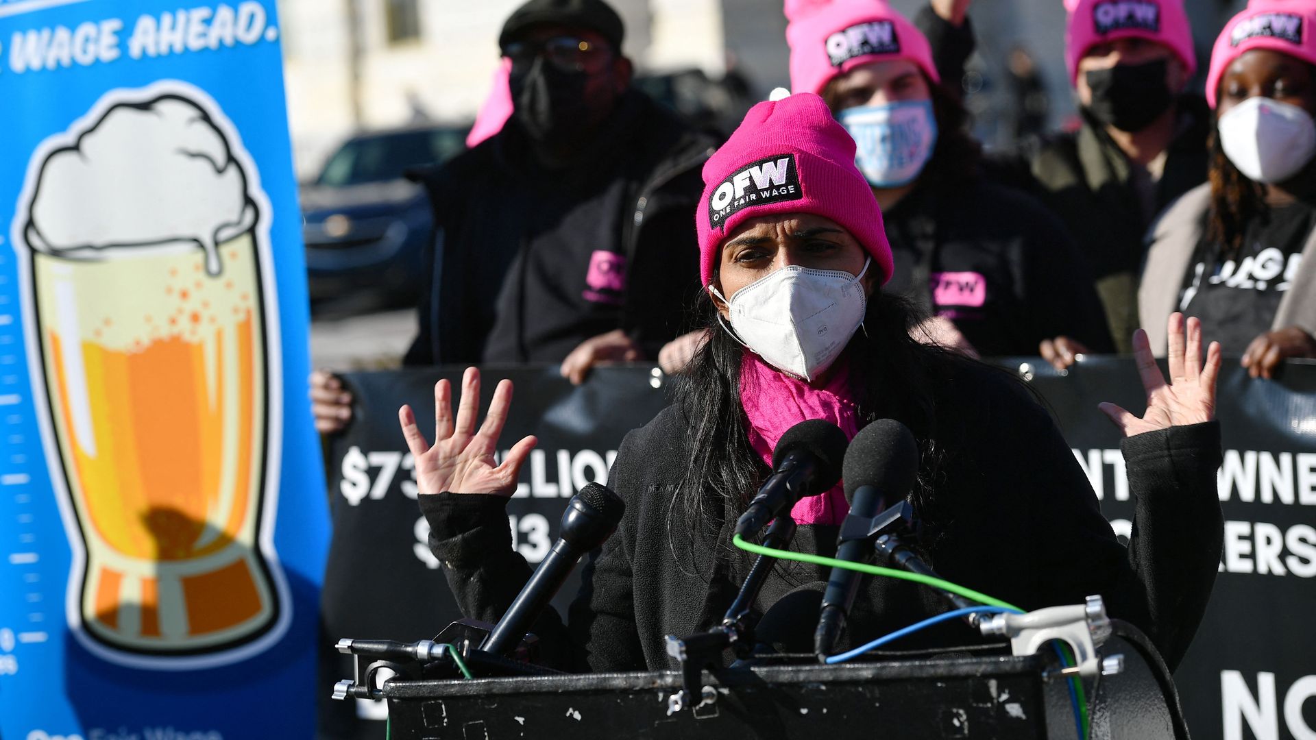 mirroring-d-c-maryland-has-a-fight-over-the-tipped-minimum-wage