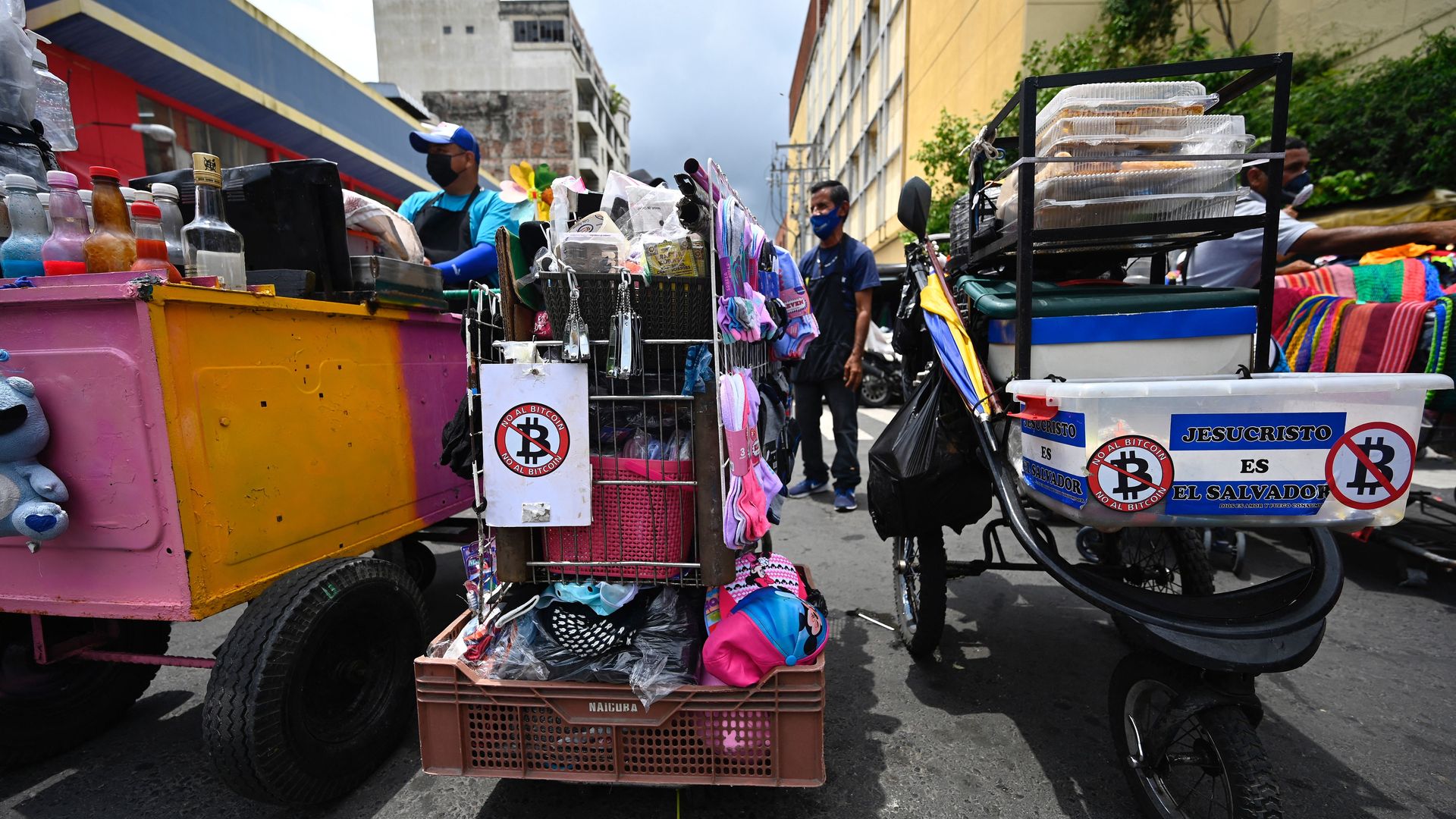 Street vendors in San Salvador have put stickers in their carts that say “No to Bitcoin”.