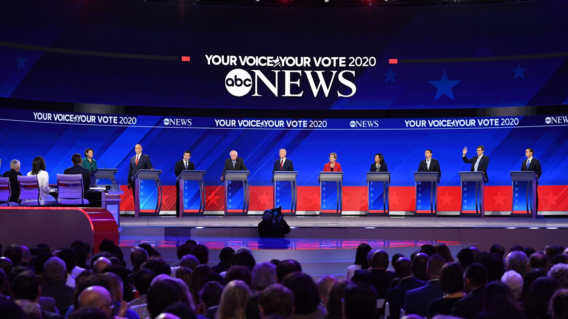 Democratic presidential hopefuls on the debate stage.