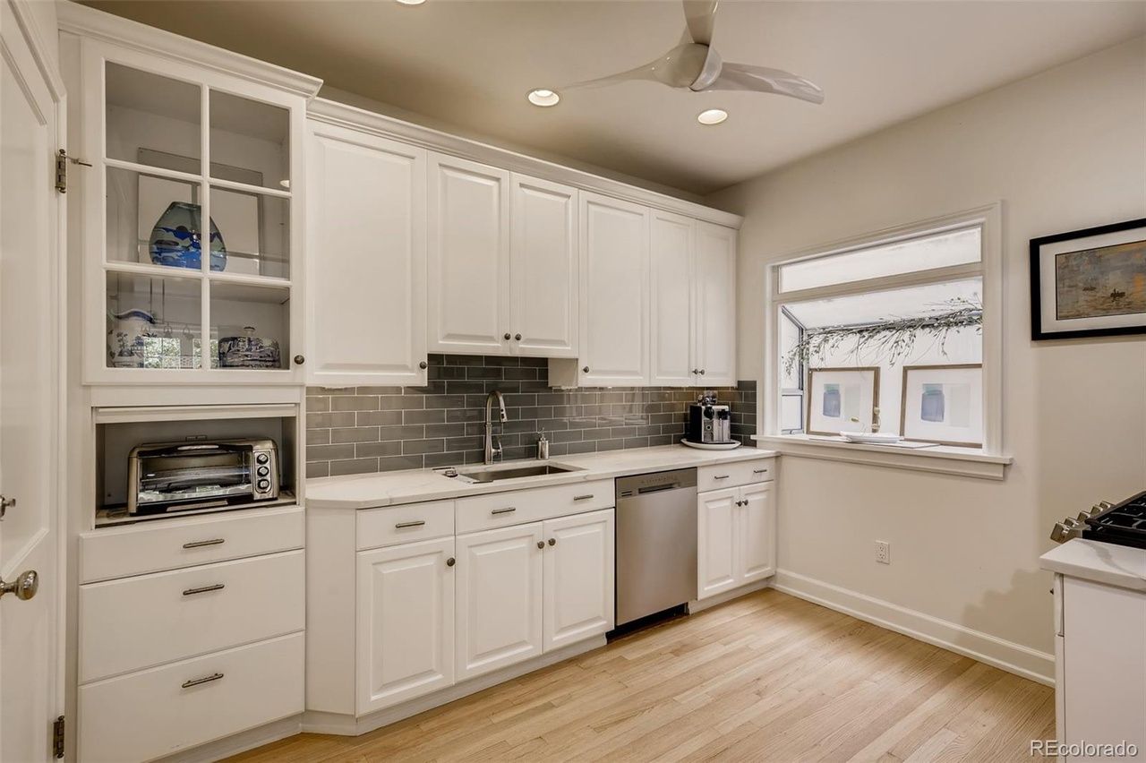 1515 E 9th Ave #214 kitchen