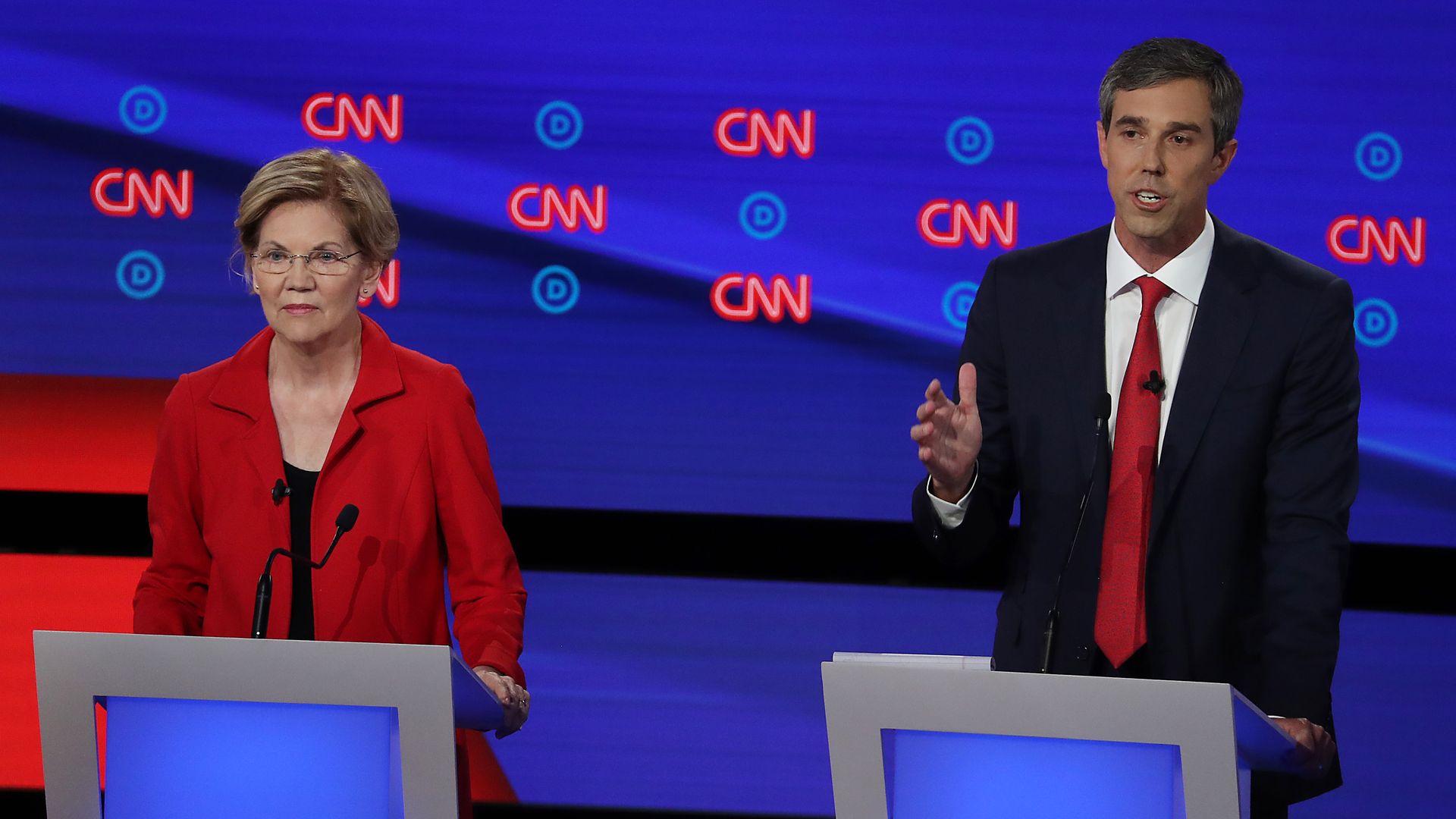 Democratic presidential candidate former Texas congressman Beto O'Rourke (R) speaks while Sen. Elizabeth Warren (D-MA) listens