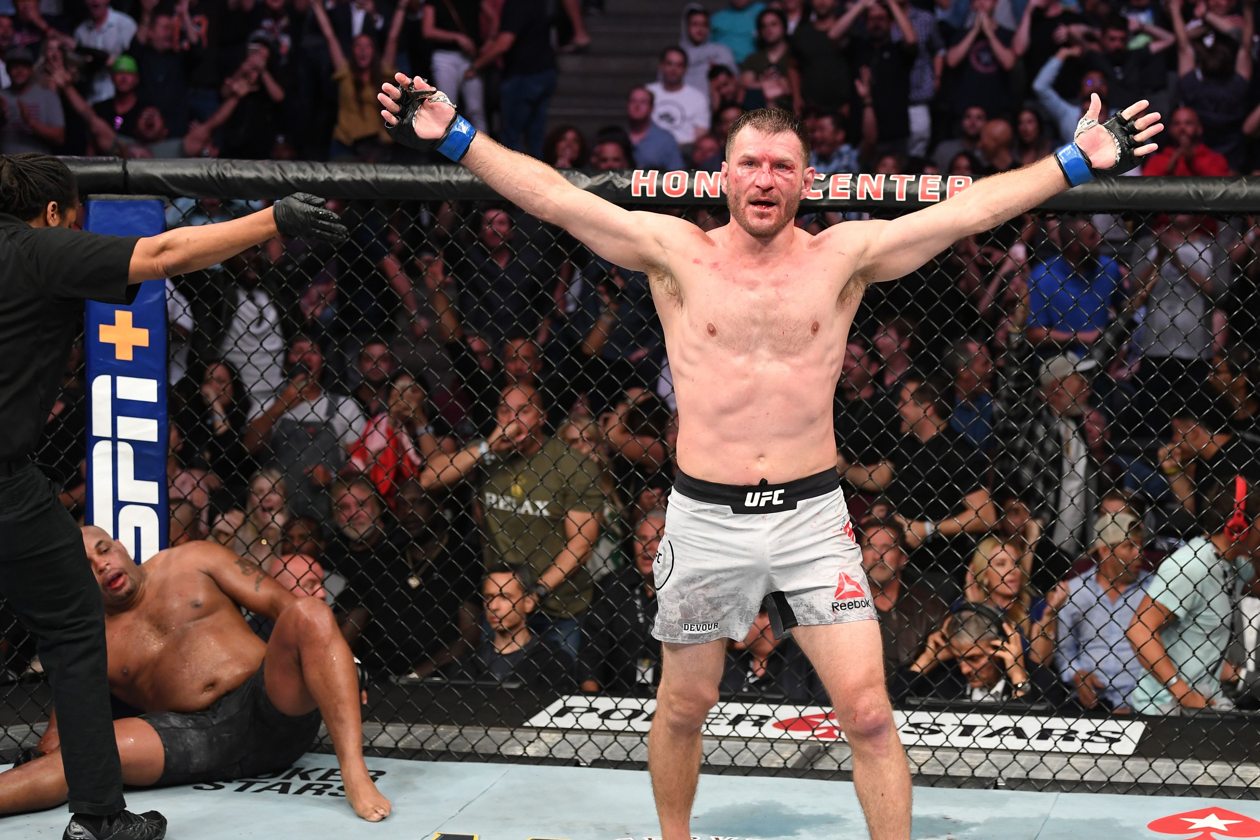 Stipe Miocic celebrates his win