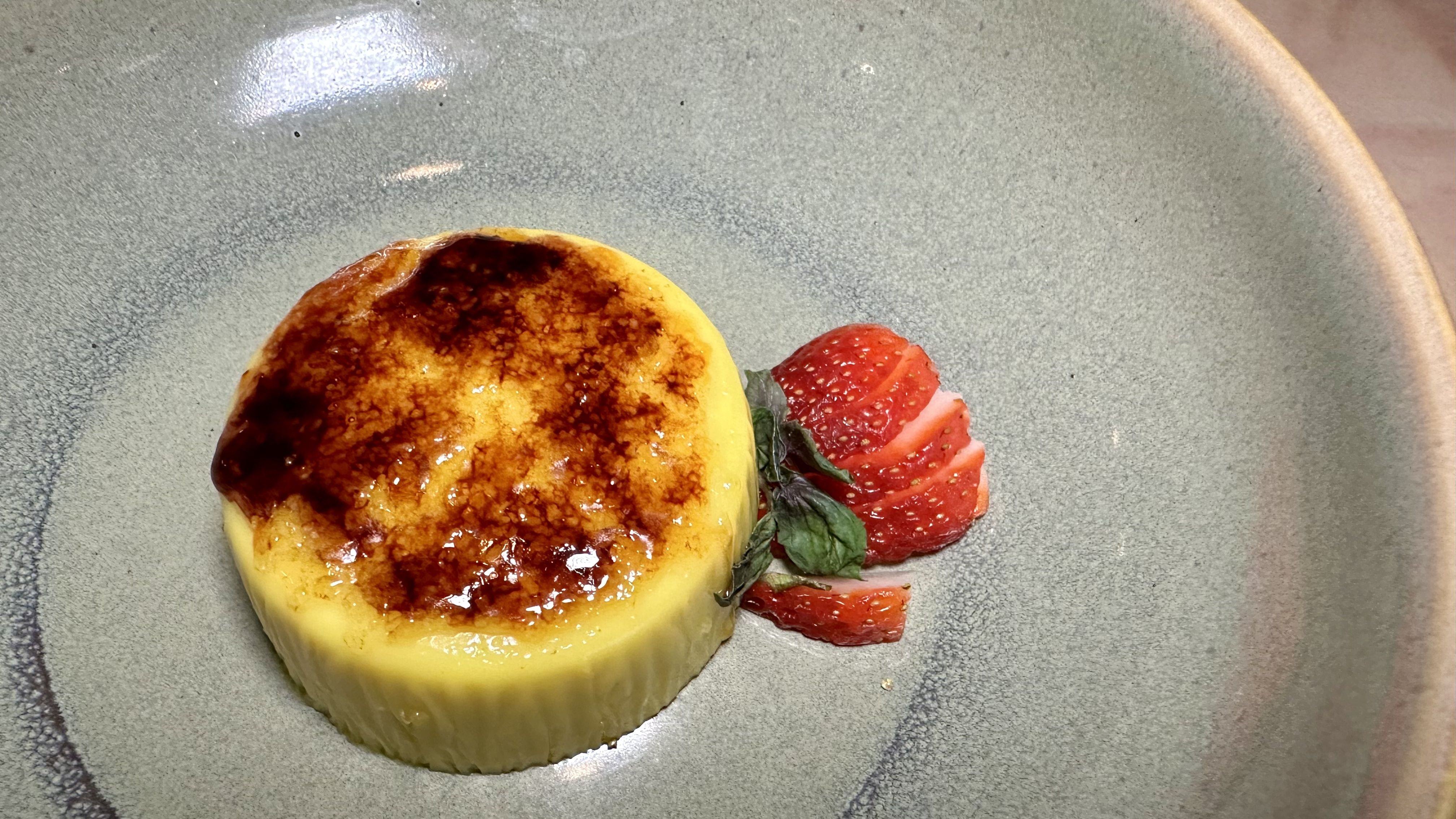 Photo shows the creme brulee.