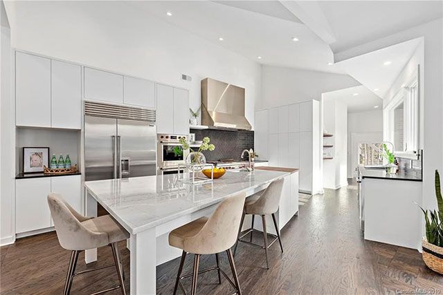 2929 Belvedere Ave. kitchen