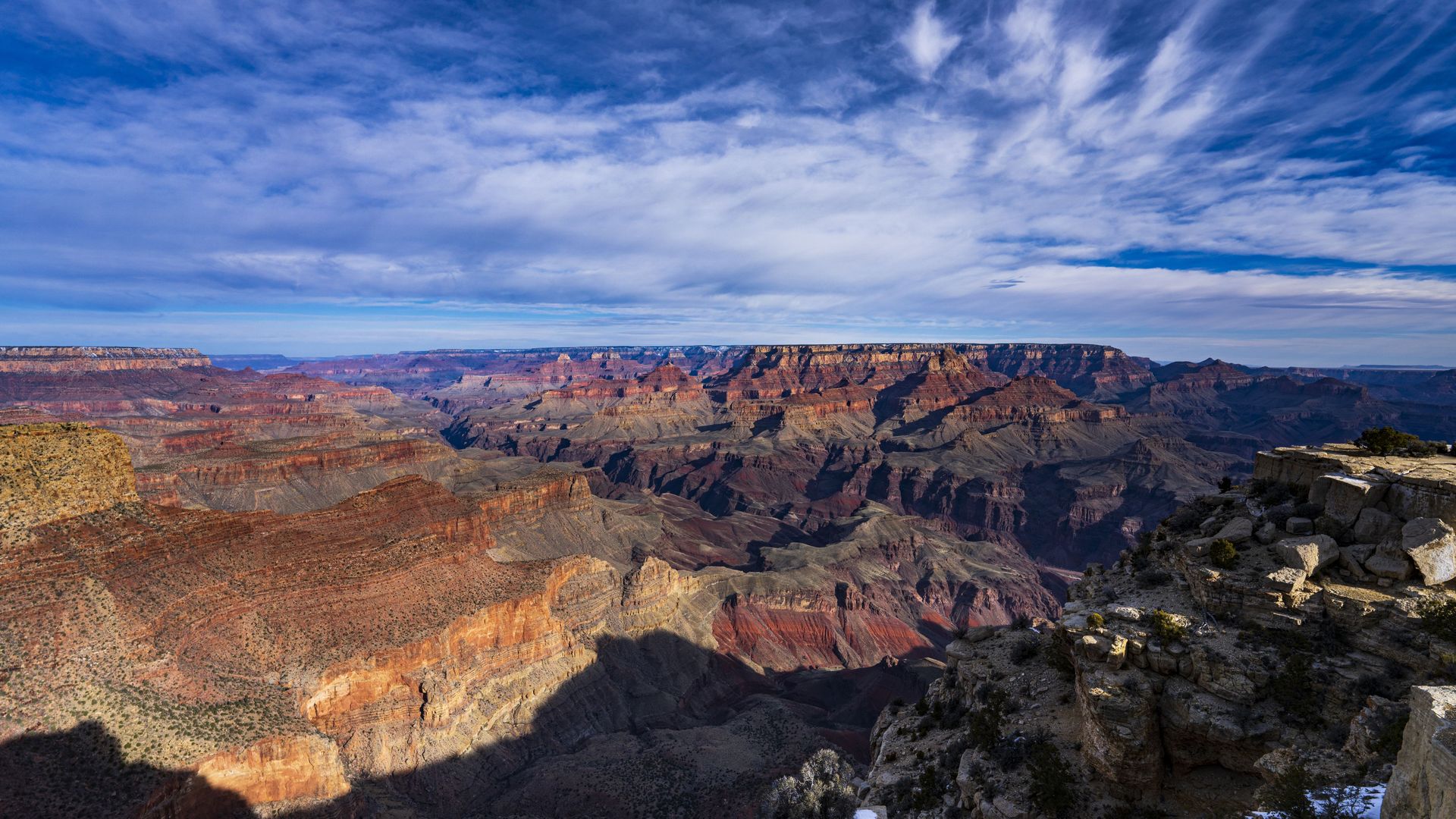 Snow falls on Grand Canyon National Park South Rim, Arizona. 