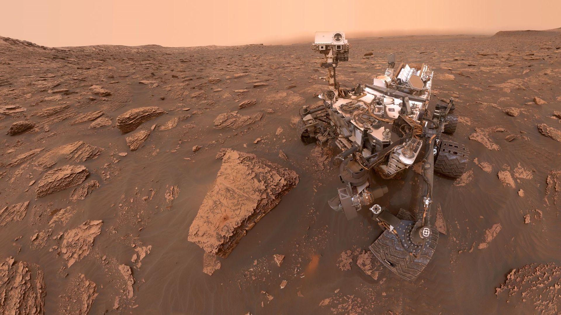 Photo of the Curiosity rover on Mars