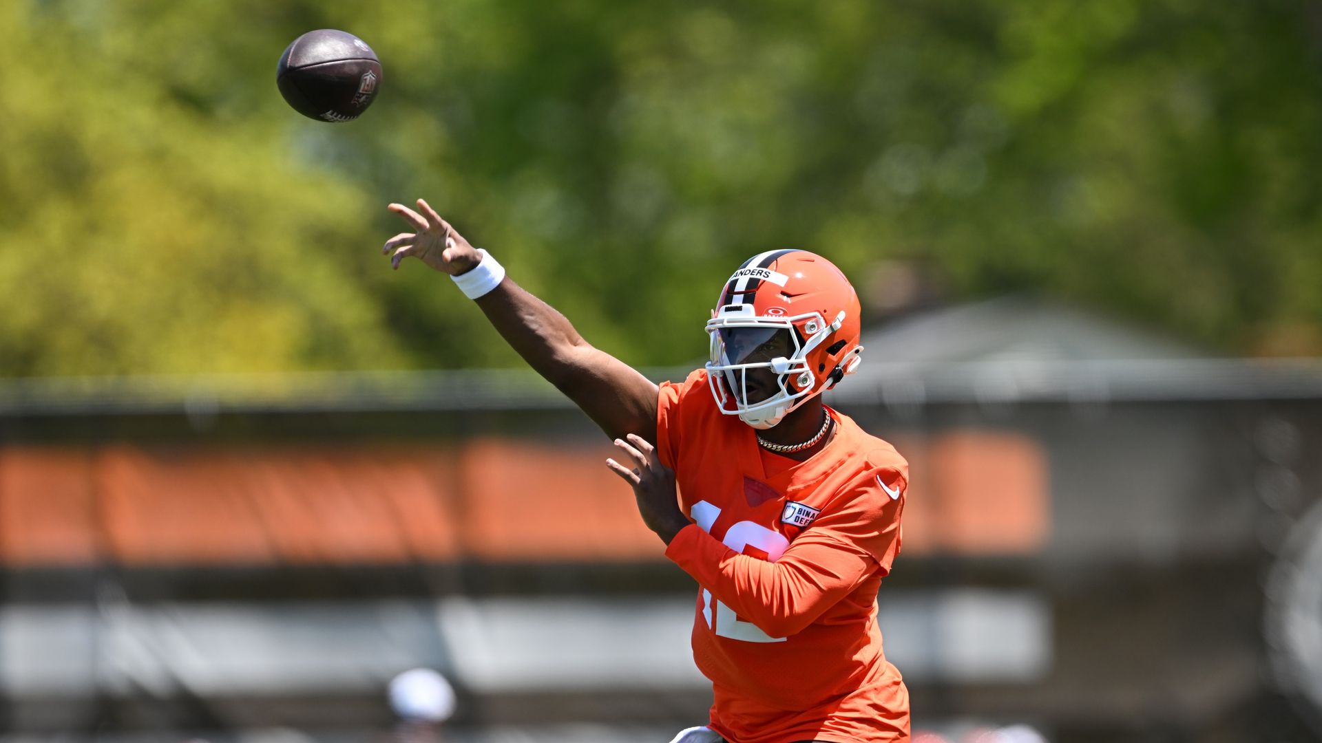 Shedeur Sanders throws the ball during practice in a Browns uniform. 