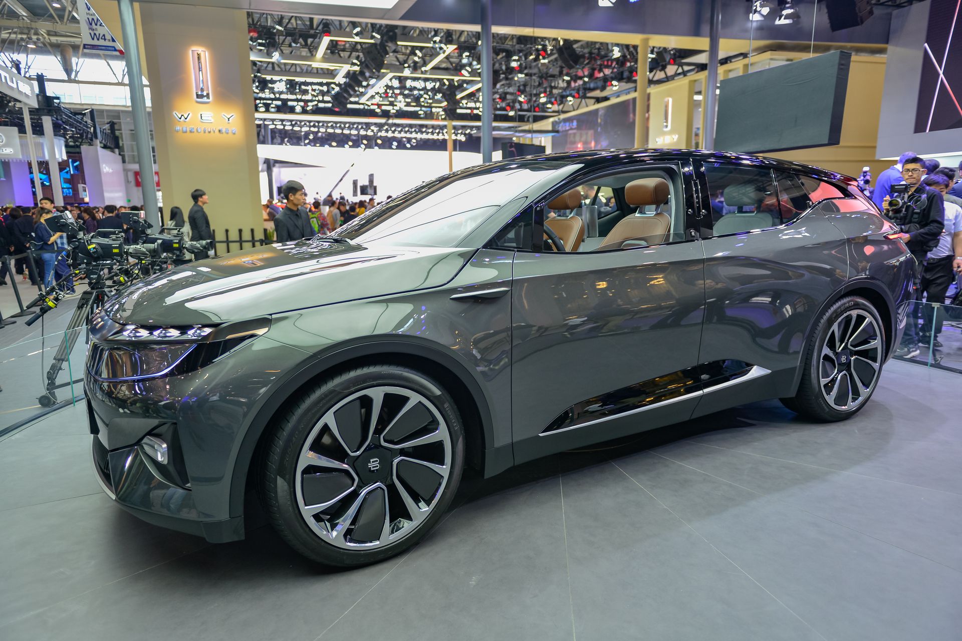 Chinese electric vehicle startup raises 500 million Axios