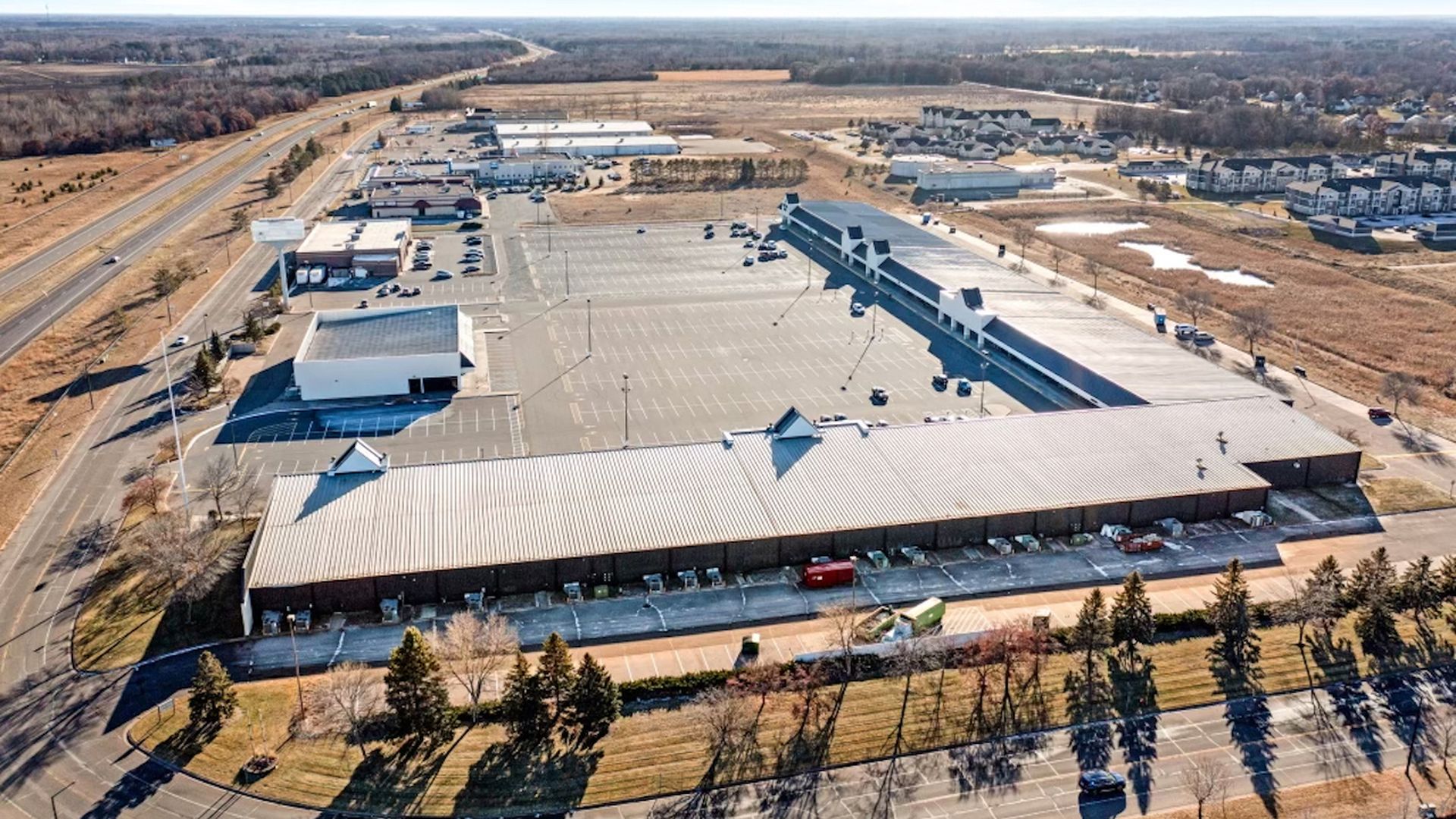 North Branch Outlets mall was nearly emptied; new owners filling it
