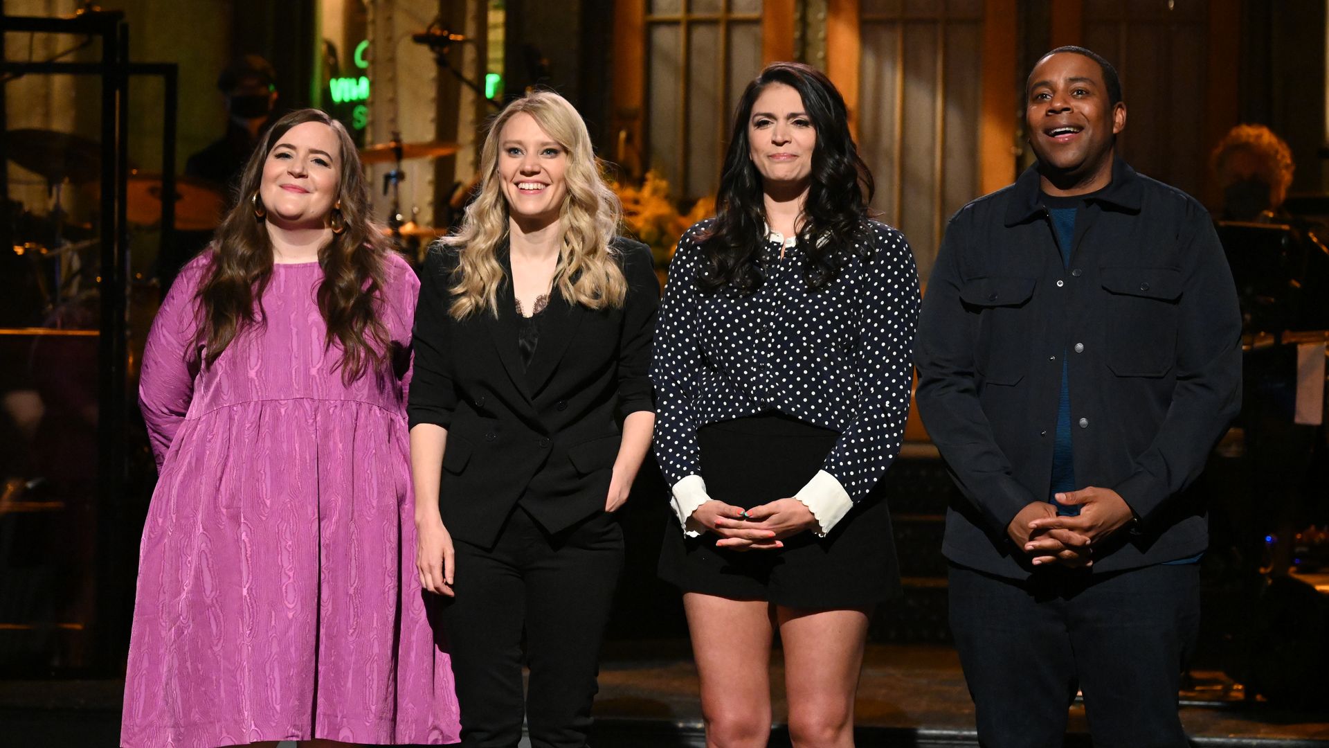 The cast on the "SNL" cold open season finale.