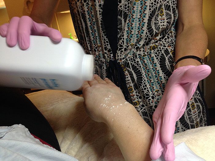 Sugaring - baby powder step