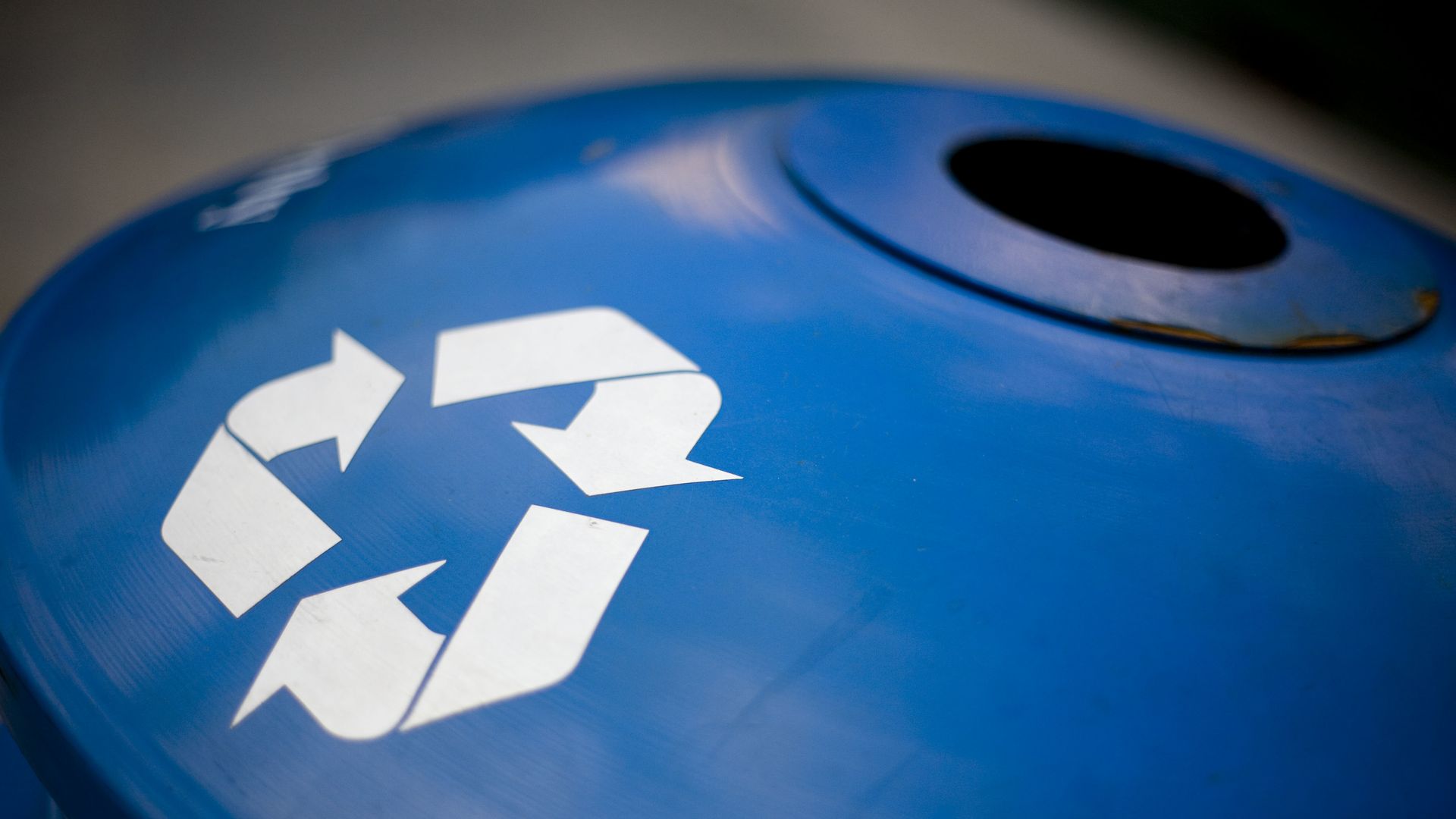 Image of recycling logo.