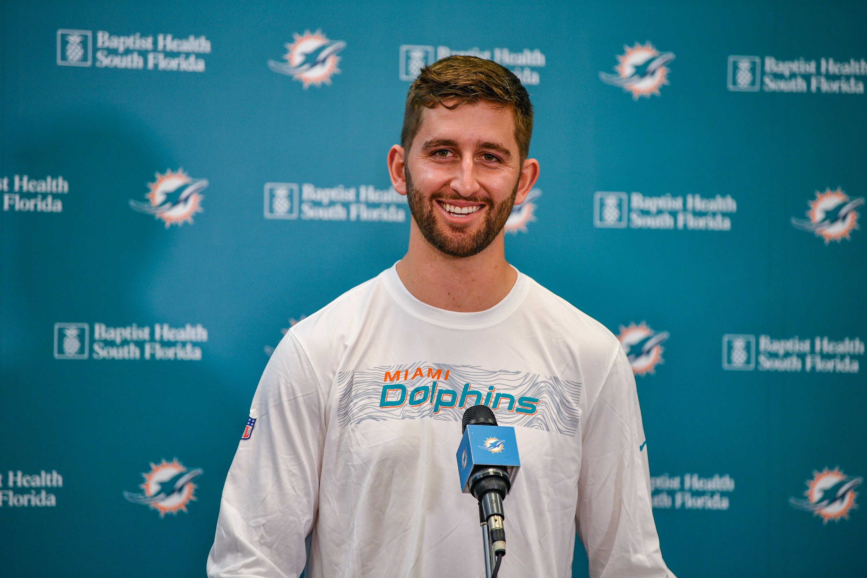 Josh Rosen speaks at a press conference
