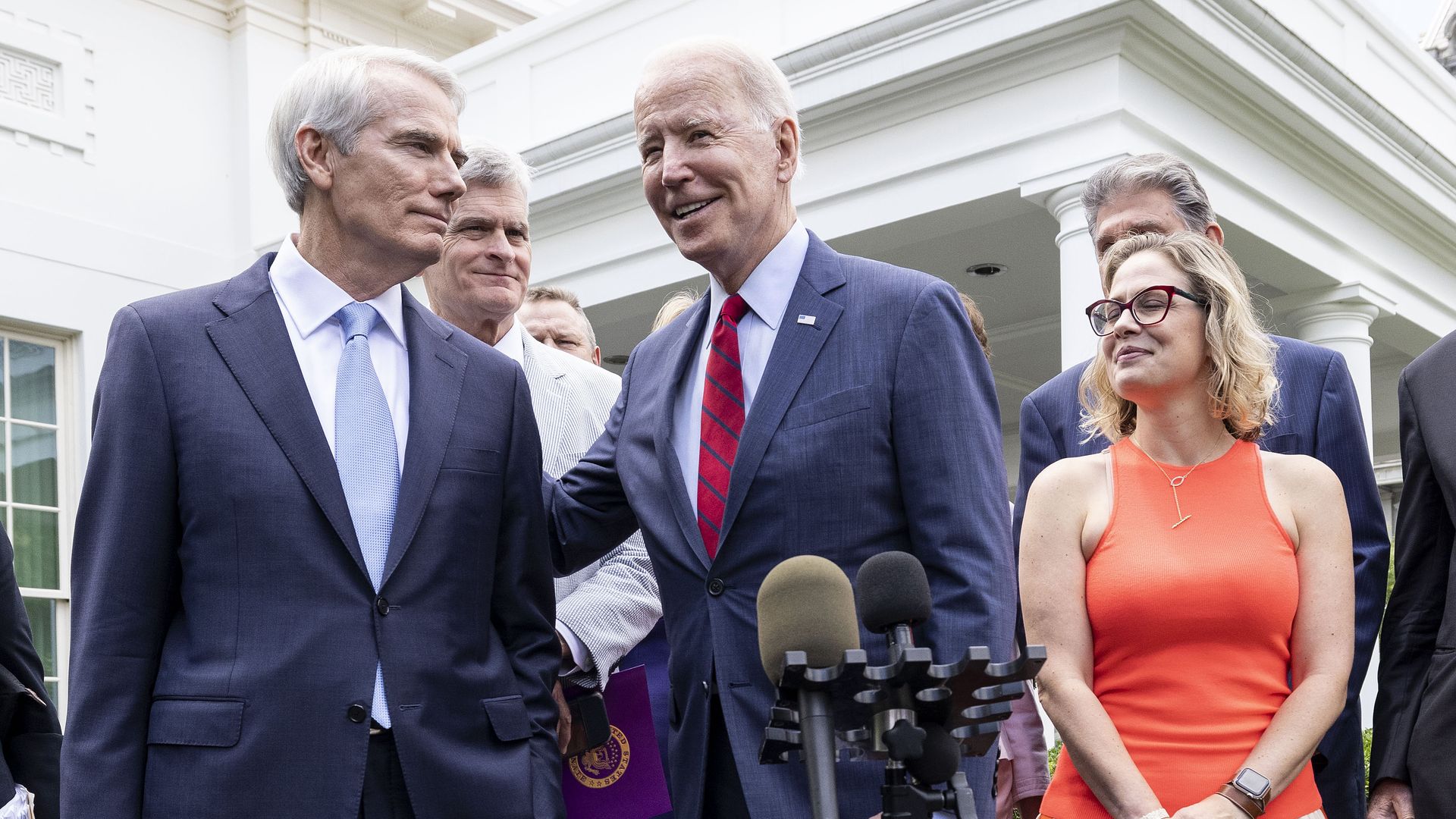 Biden with bipartisan senators