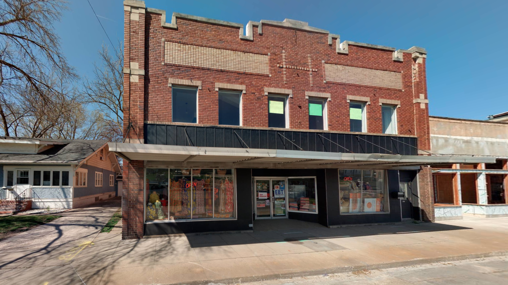 A photo of the the University of Commerce building.
