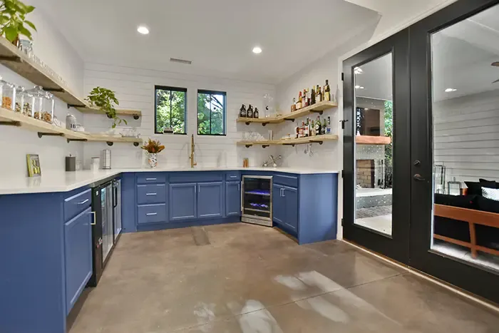 704 e 36th street pool kitchen