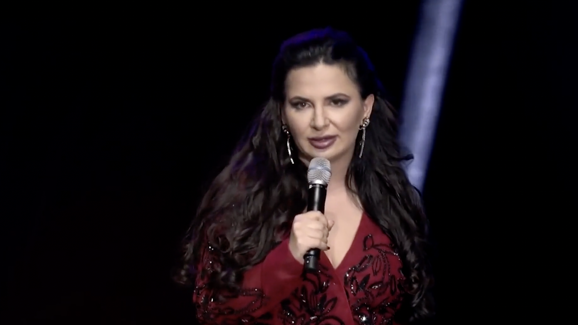 Ruja Ignatova promotes OneCoin at London event.