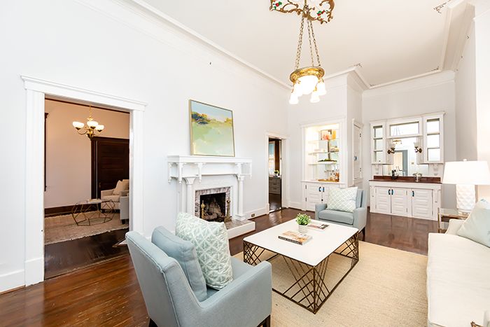 801 Sunnyside Ave living roo