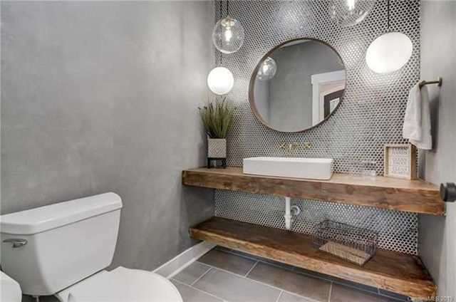 121 Seldon Drive bathroom