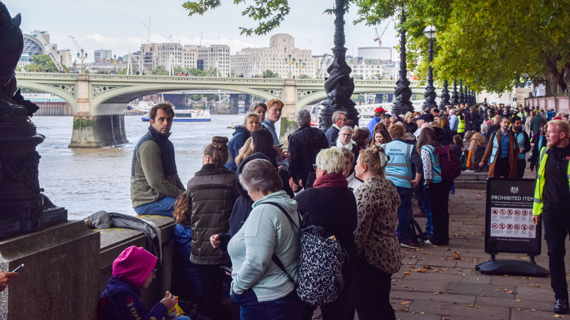 People queue to visit the coffin of Queen Elizabeth.