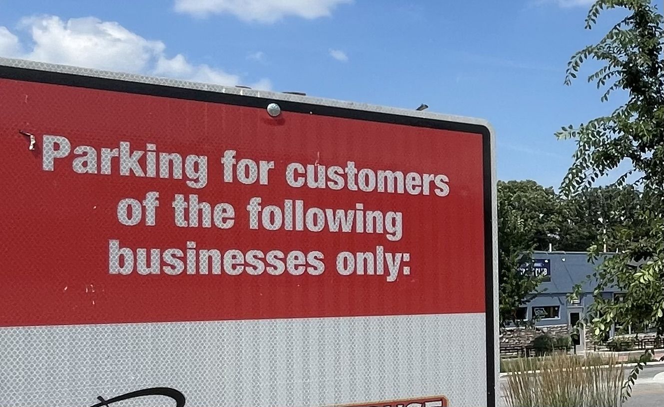 A photo of a sign along Ingersoll Avenue.