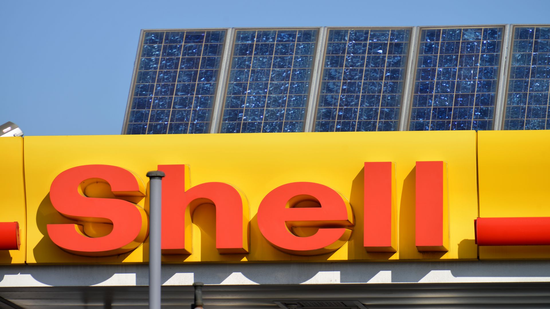 Solar panels atop a Shell gas station.