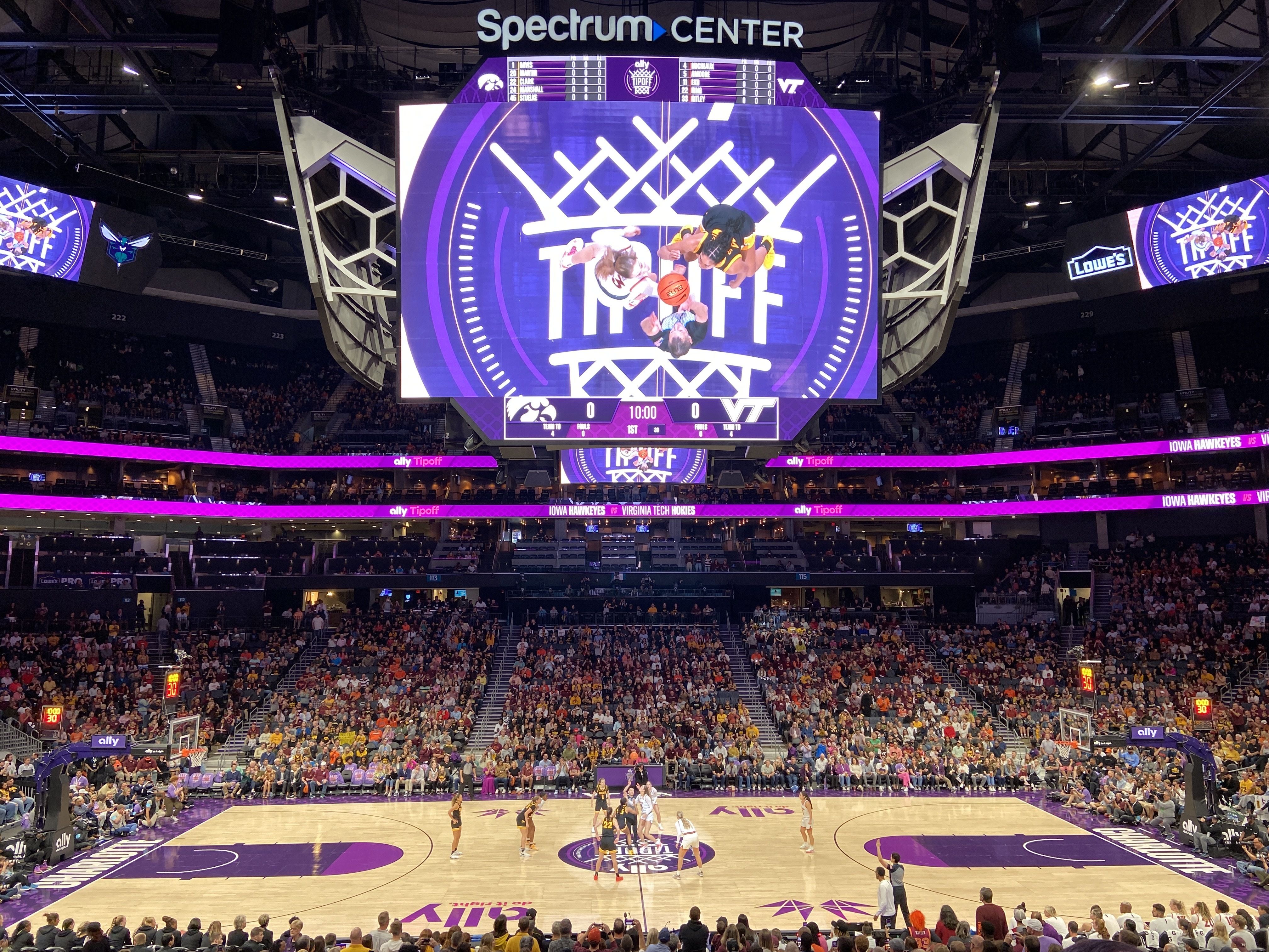 15,196 people showed up for women’s college basketball on a Thursday night in Charlotte last fall. Photo: Ashley Mahoney/Axios