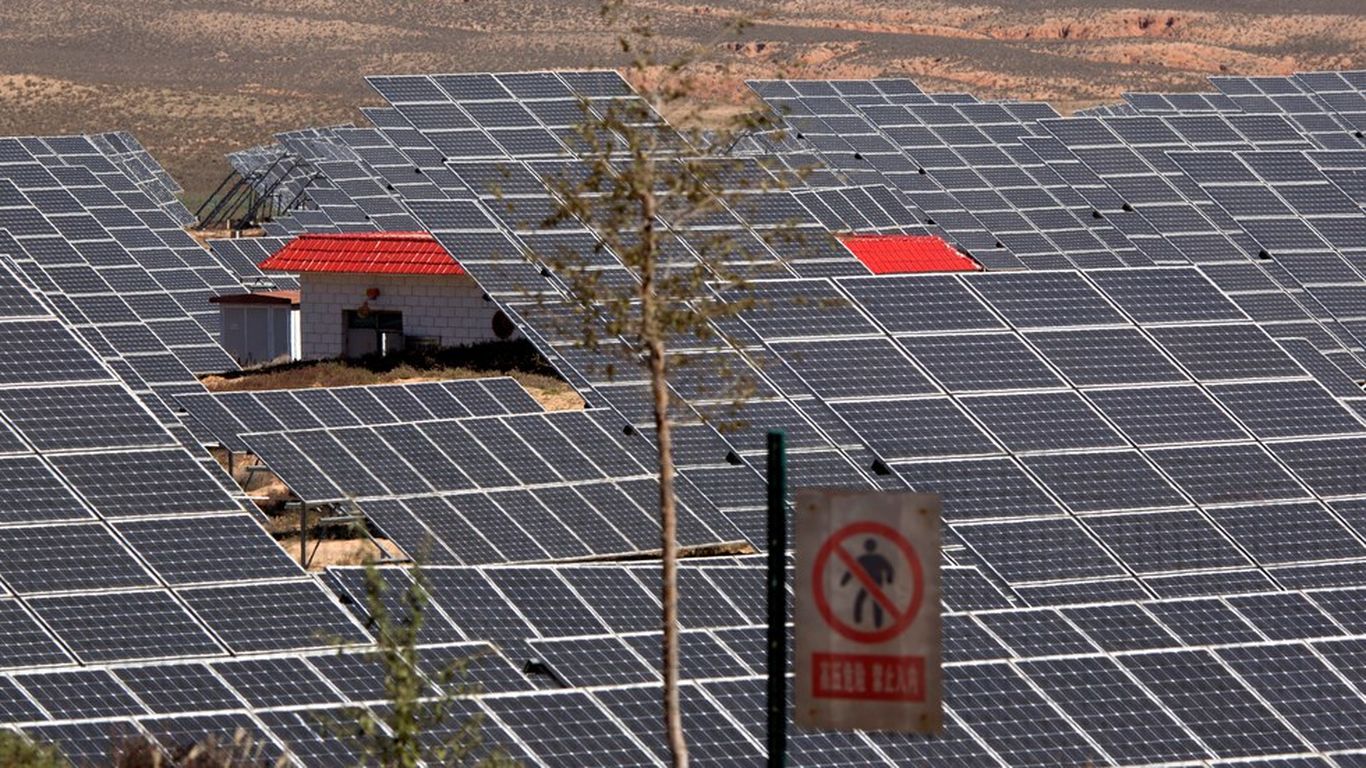 China plays all sides of solar fight