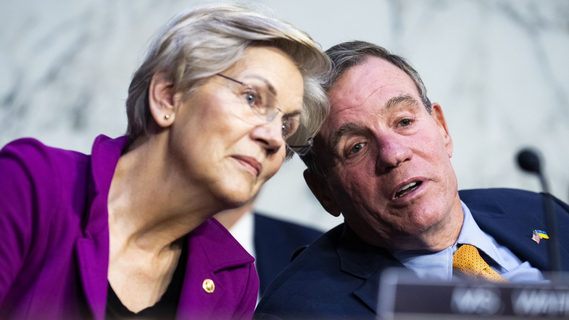 Sens. Mark Warner, D-Va., and Elizabeth Warren, D-Mass., attend the Senate Banking, Housing, and Urban Affairs Committee hearing titled Annual Oversight of the Nations Largest Banks, featuring testimony by CEOs in Hart Building on Thursday, September 22, 2022.