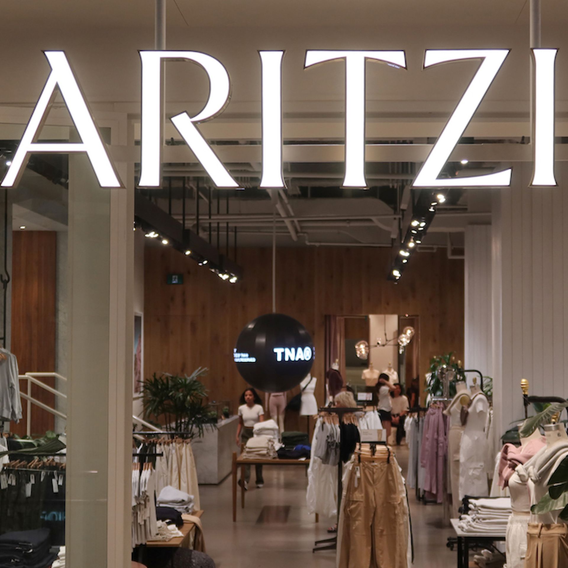 Popular women s boutique Aritzia among new stores opening inside