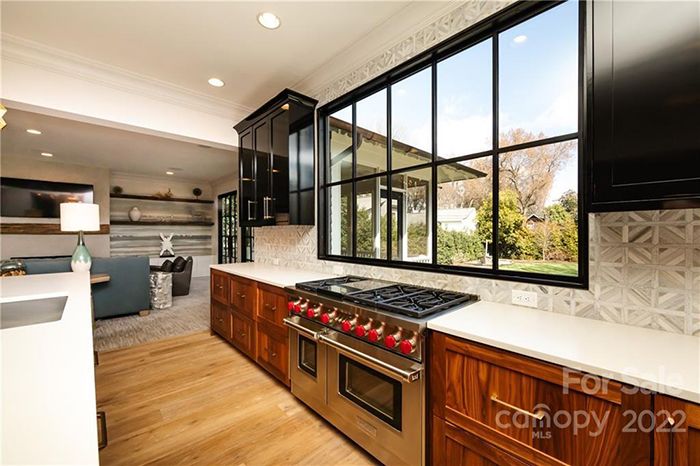 2209 Sherwood Ave. kitchen windows