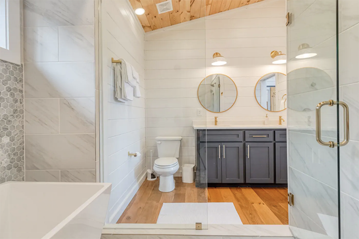 Brand New Cabin! bath