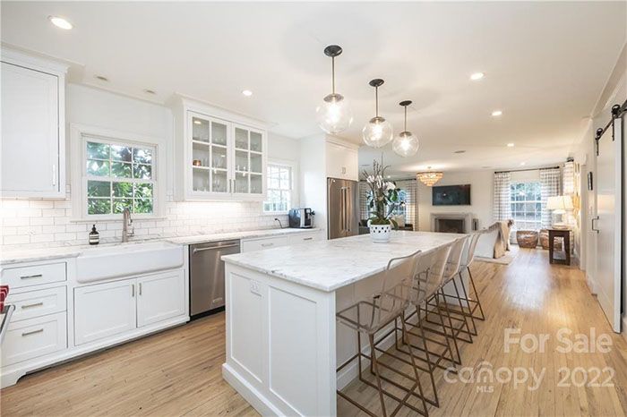 2608 Roswell Ave, kitchen