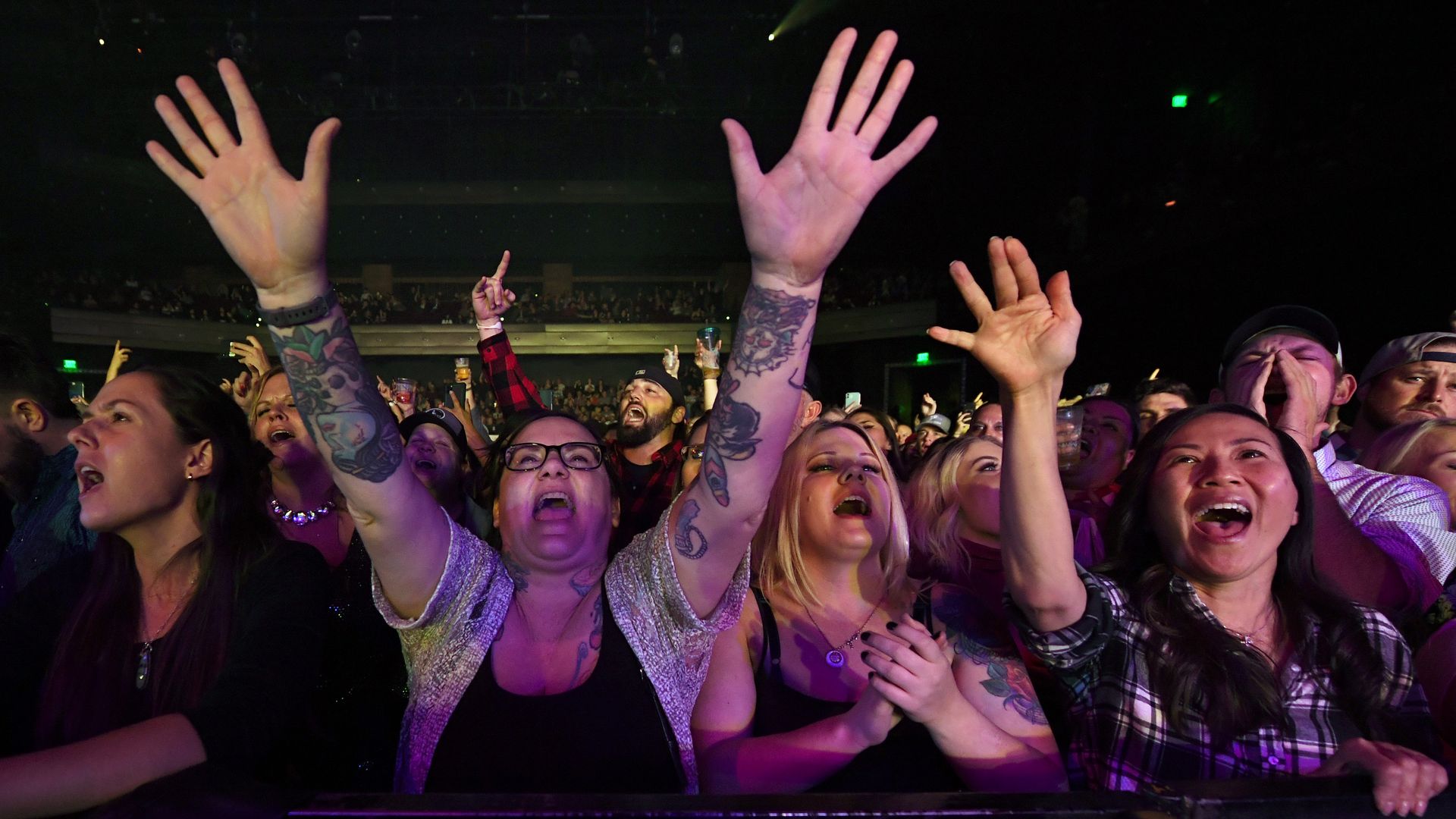Picture of fans at a Kip Moore concert in Las Vegas