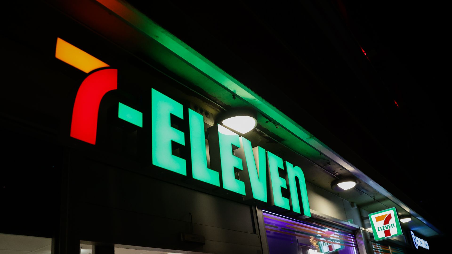 7-Eleven store photo