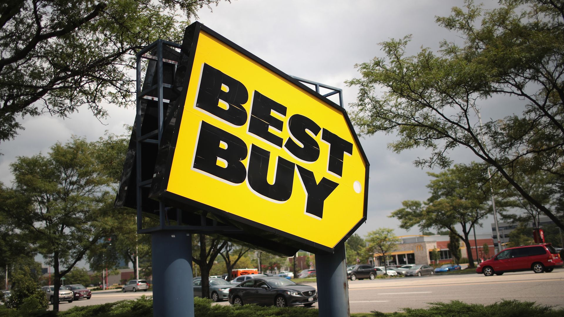 Big yellow sign that says Best Buy