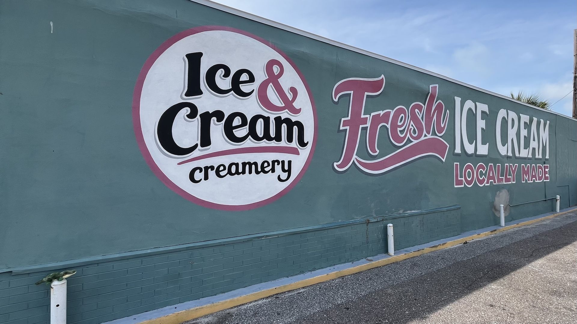 Flo was at Ice & Cream Creamery in Treasure Island. 