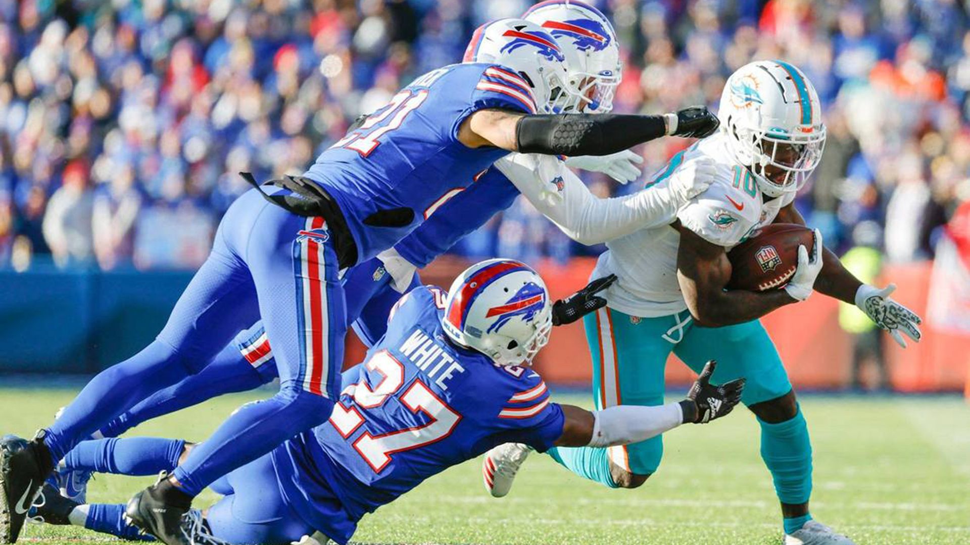 Miami Dolphins wide receiver Tyreek Hill runs after a catch versus the Buffalo Bills.