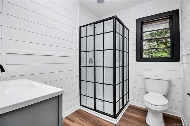 6126 Old Plank Rd bath