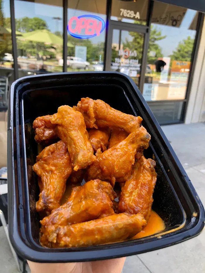 wings at flip-a-lo charlotte