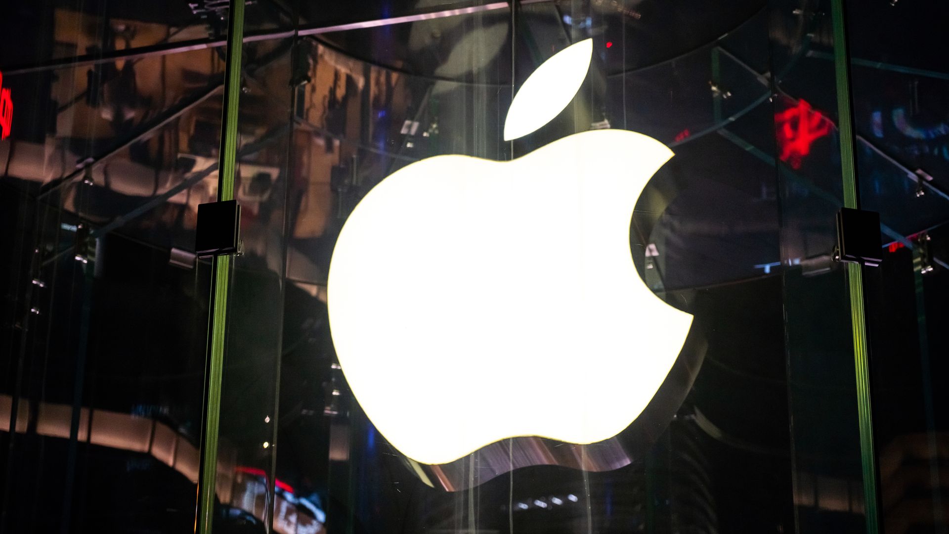 Apple Inc. logo on a storefront